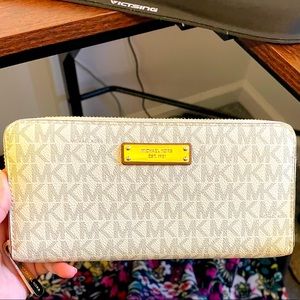 Michael Kors wallet in Vanilla